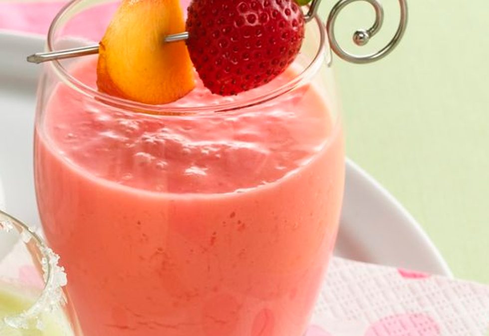 Licuado de durazno y frutilla